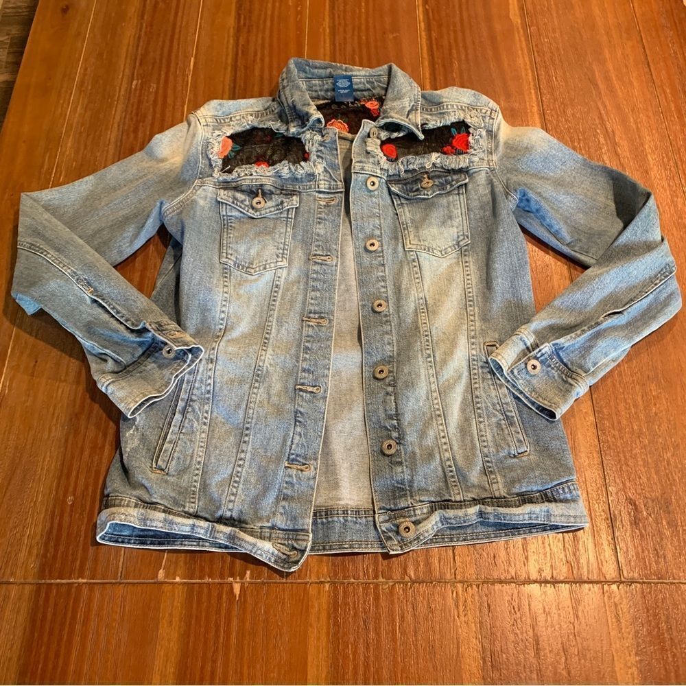 Arizona Jean Co. Women’s Denim Jacket Distressed Lace Embroidered Small